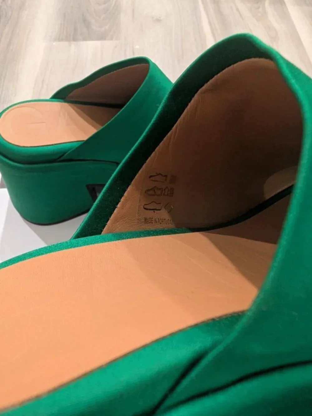 GANNI | Retro Satin Platform Wedge Mule In Kelly Green EU 36